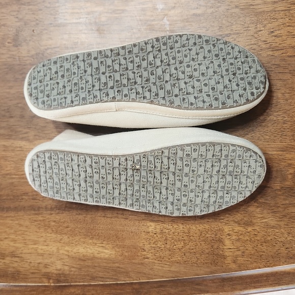 Sanuk slip-ons with Lace detail - Picture 2 of 4